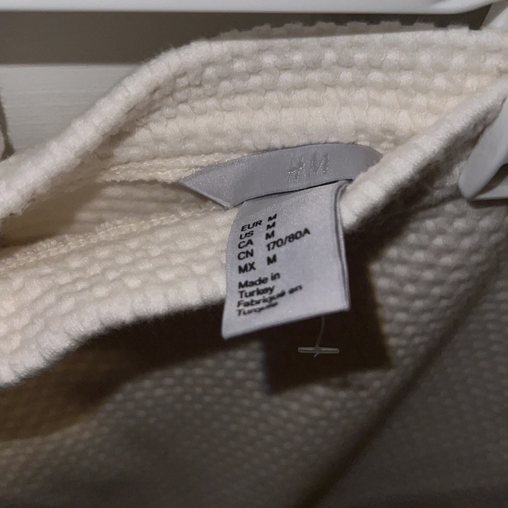 H&M cream mini‎ skirt - Picture 2 of 2